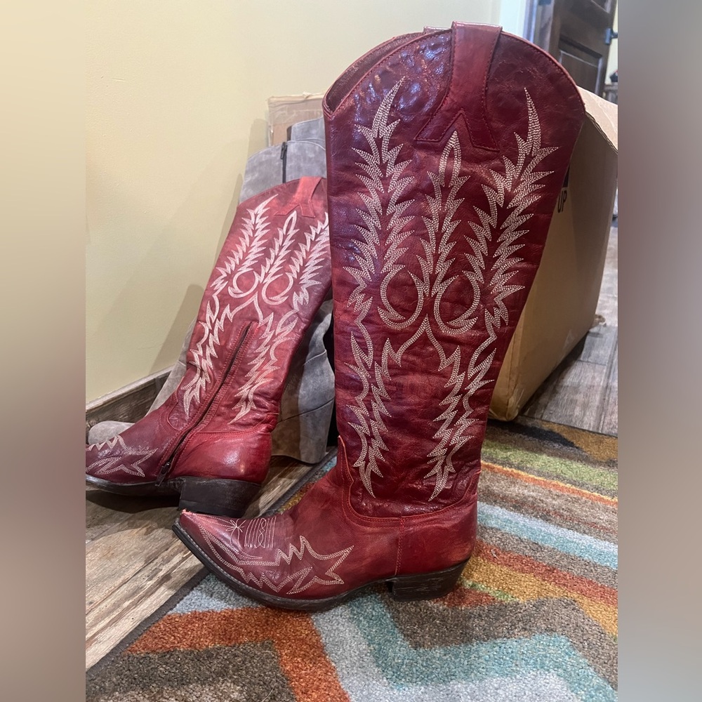 Beautiful red Old Gringos!